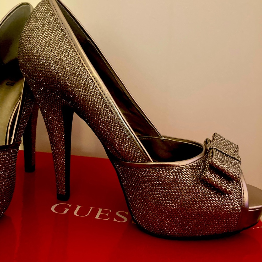 Goldish/Silver Guess Bow Heels